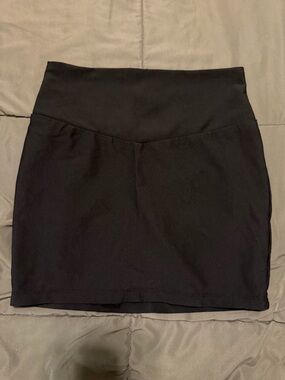 HALARA Black Stretch Skirt with Wide Waistband